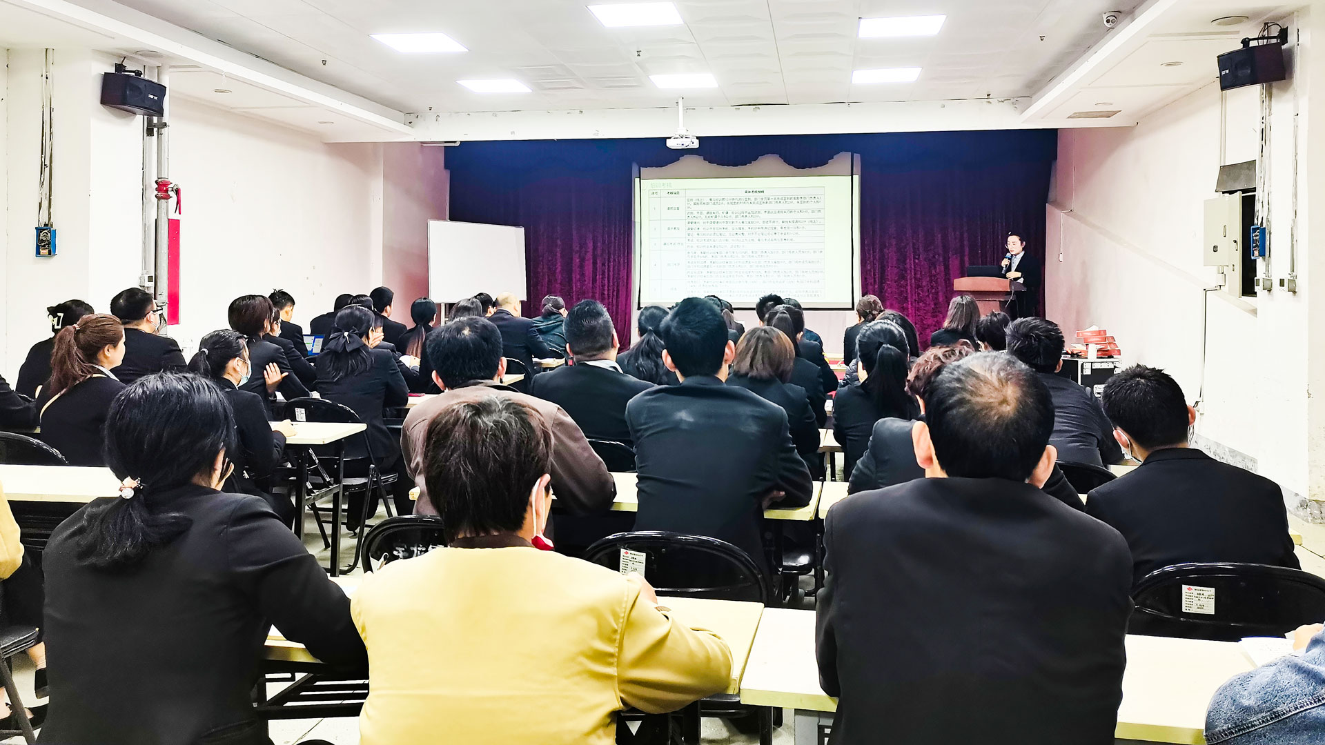 百貨公司：抓培訓(xùn)，促提升圖一.jpg