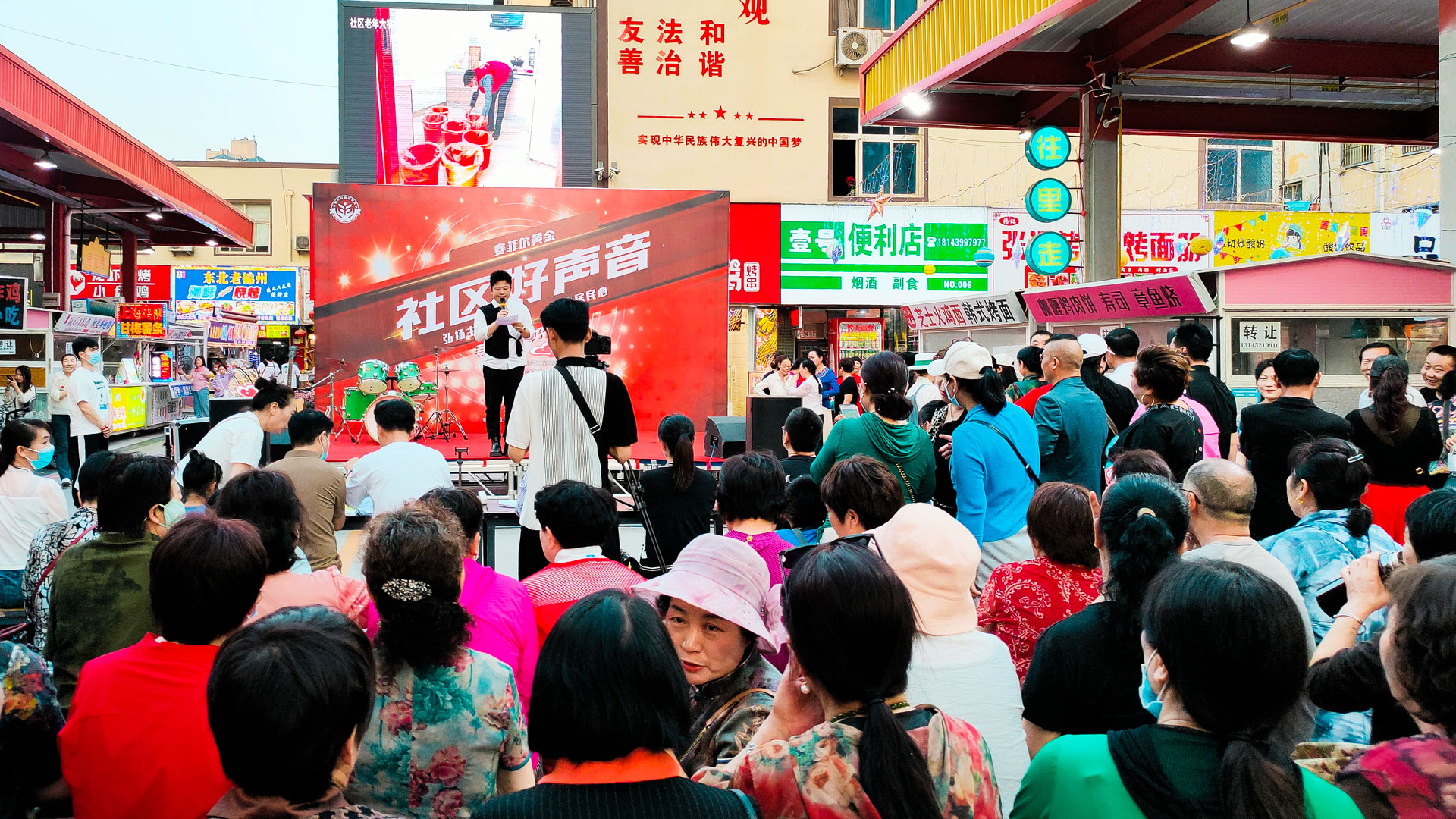 百貨公司：提升服務(wù)意識(shí)--營造營銷氛圍圖一.jpg